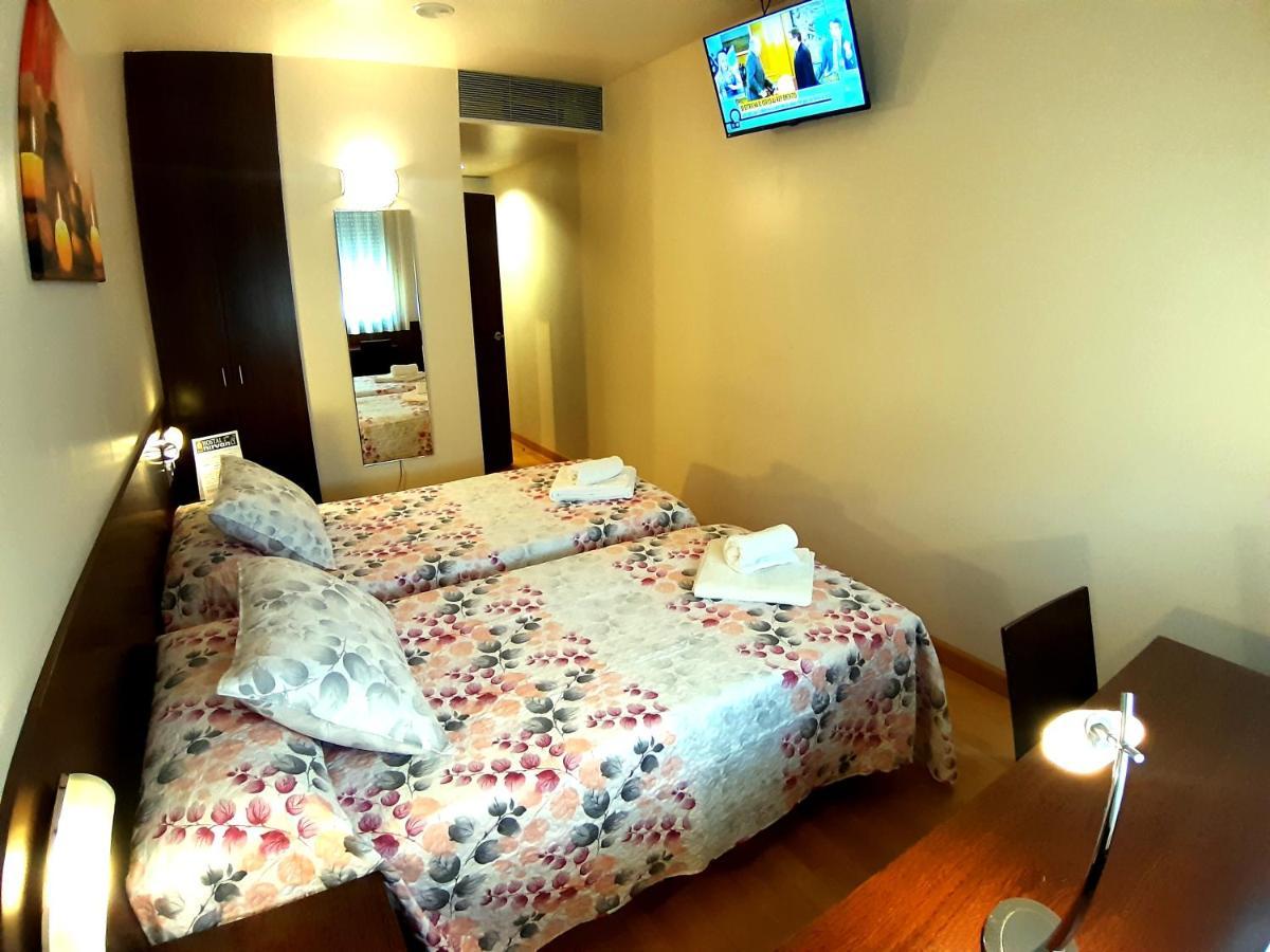 Hostal Nirvana Понферада Екстериор снимка