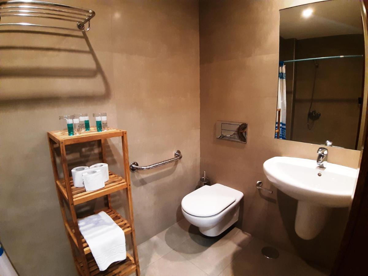 Hostal Nirvana Понферада Екстериор снимка