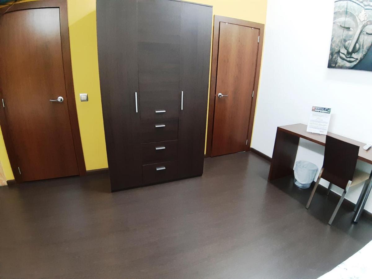 Hostal Nirvana Понферада Екстериор снимка