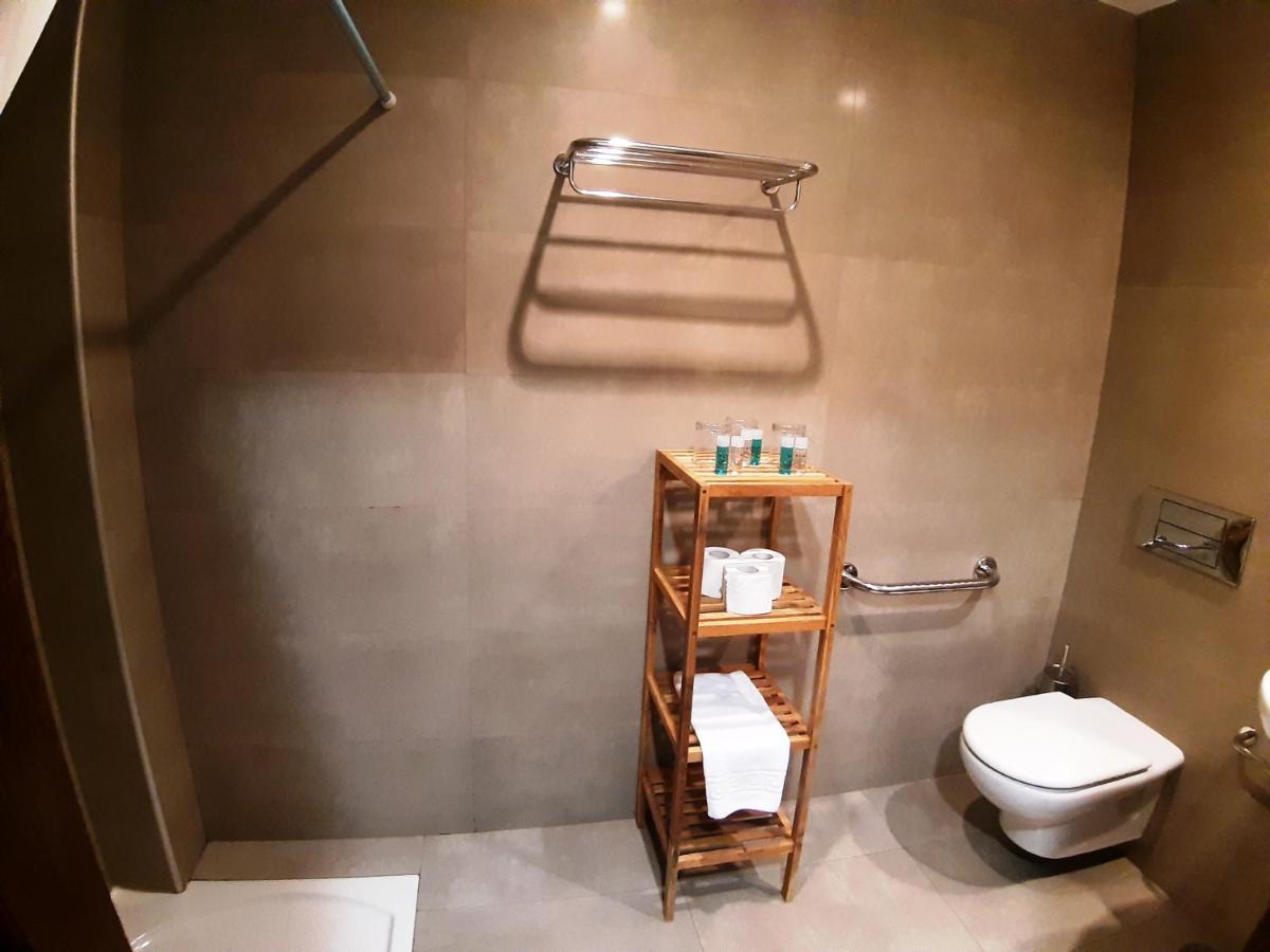 Hostal Nirvana Понферада Екстериор снимка