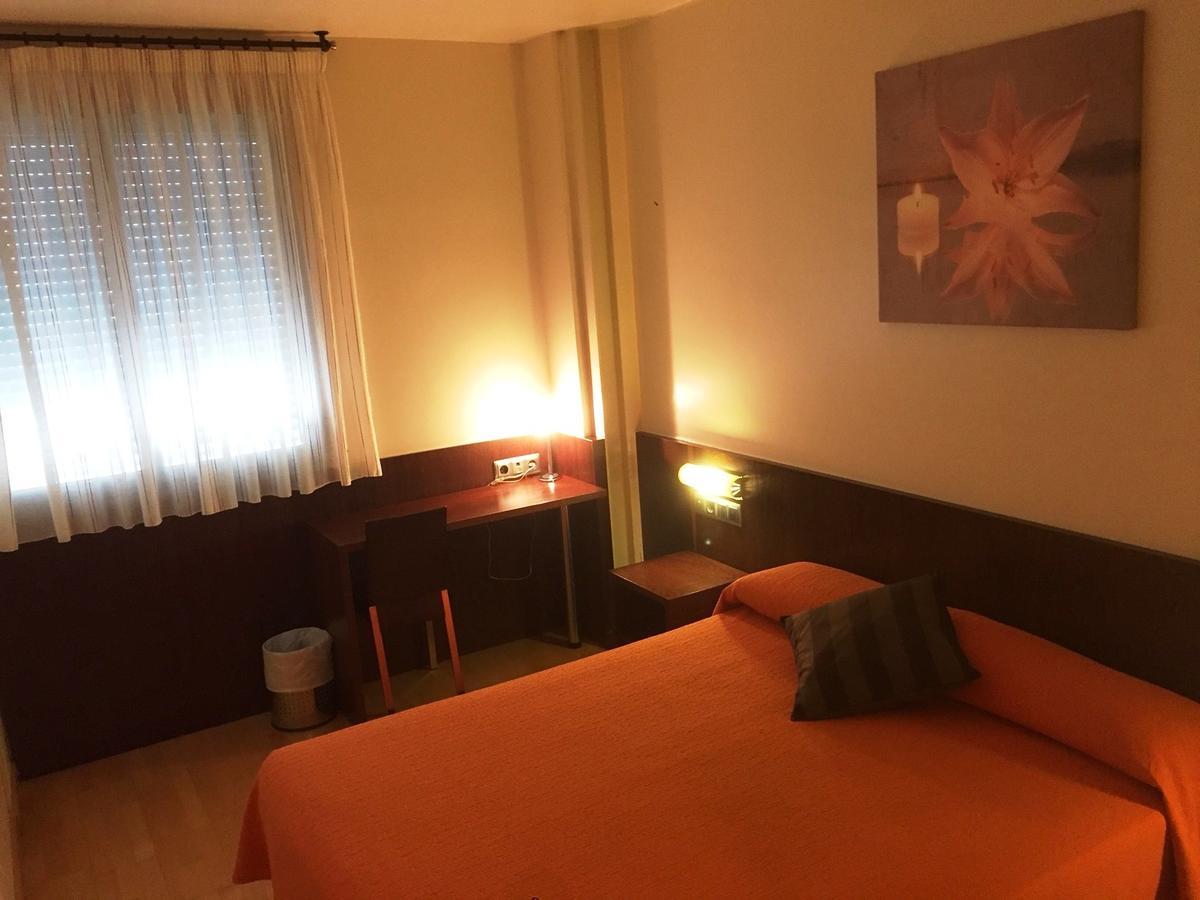 Hostal Nirvana Понферада Екстериор снимка
